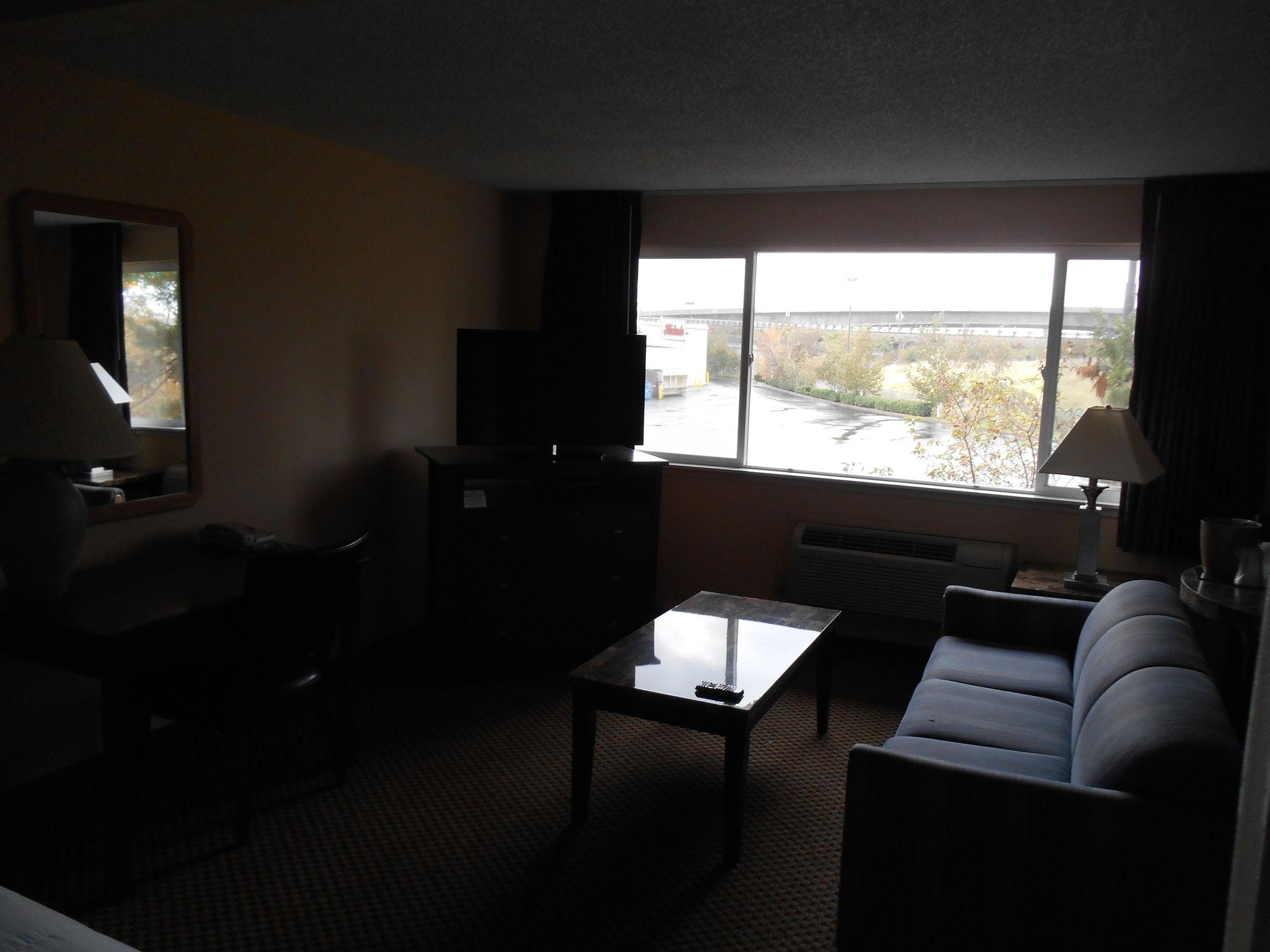 Guesthouse Inn & Suites Eugene/スプリングフィールド エクステリア 写真