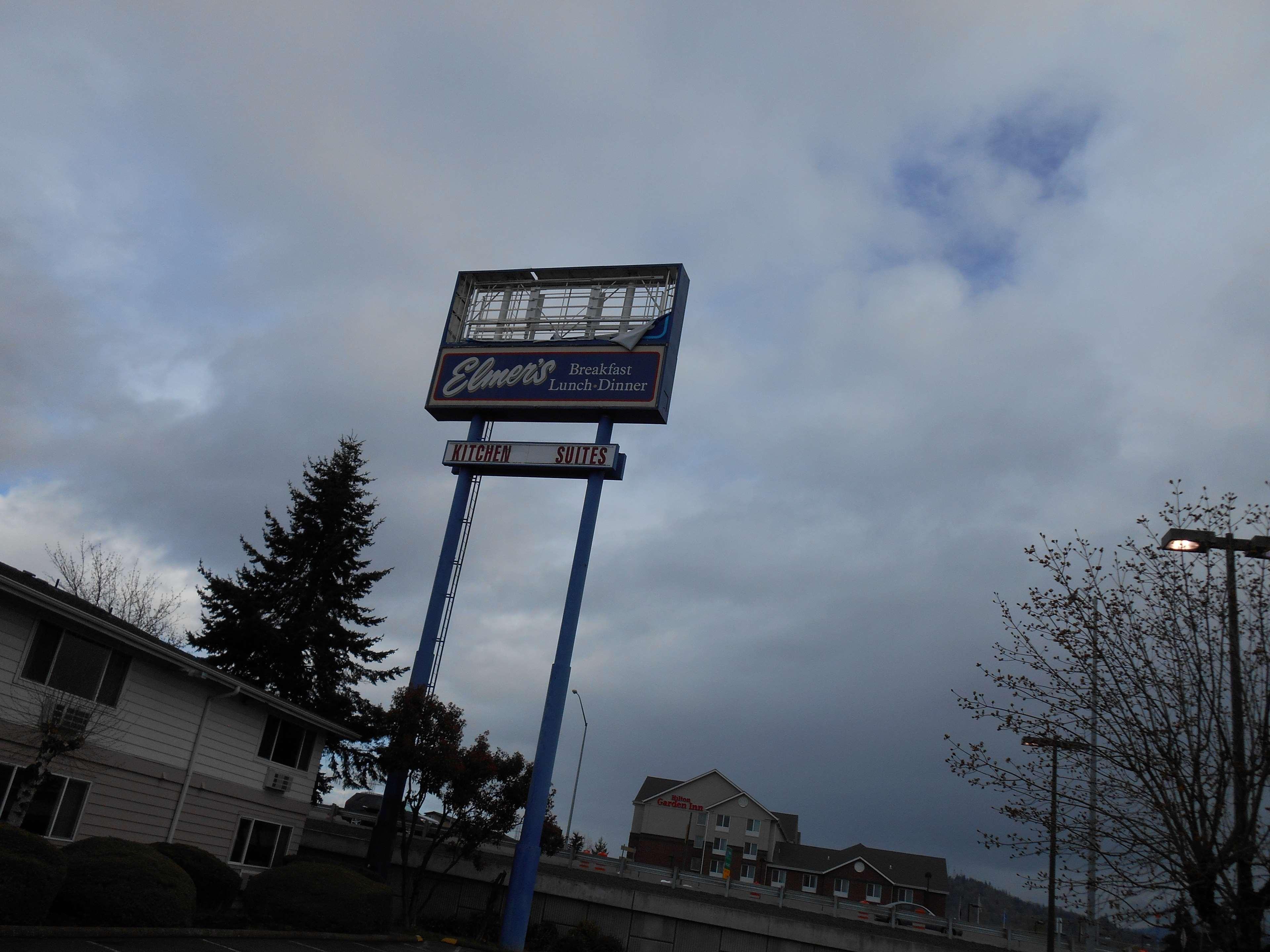 Guesthouse Inn & Suites Eugene/スプリングフィールド エクステリア 写真