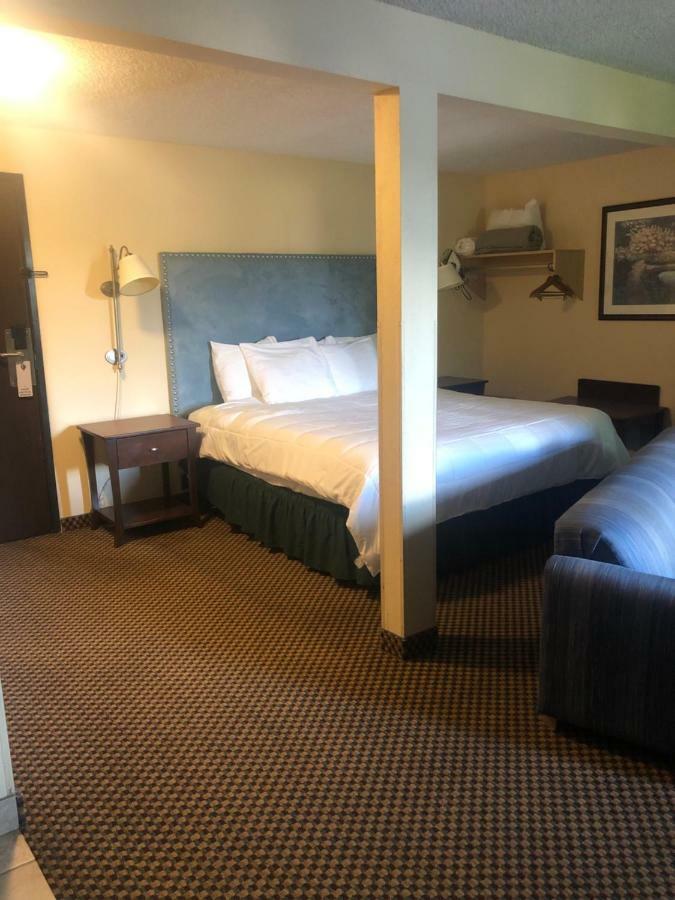 Guesthouse Inn & Suites Eugene/スプリングフィールド エクステリア 写真